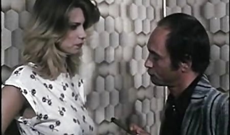 الاغ همسایه دانلود سکس مجانی همسرم را لگد می زند